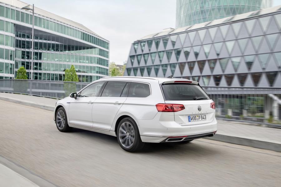  Volkswagen Passat GTE Variant (B8) 2019 года  (WW) (фото 16 из 22)